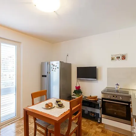 Toni & Vito's Suites Lejlighed